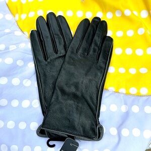 NWT Women's Leather Gloves